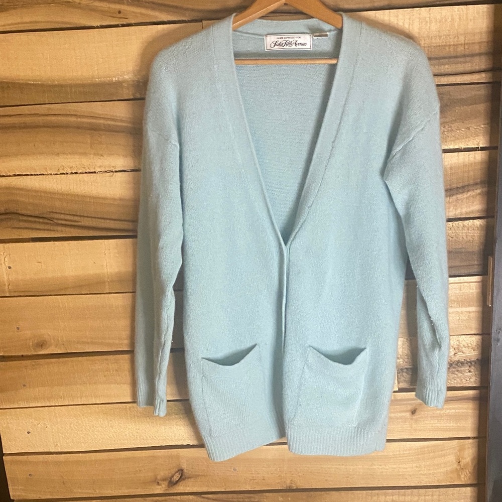 Vintage Saks Fifth Avenue Soft sea foam green Women's Cardigan Sweater M